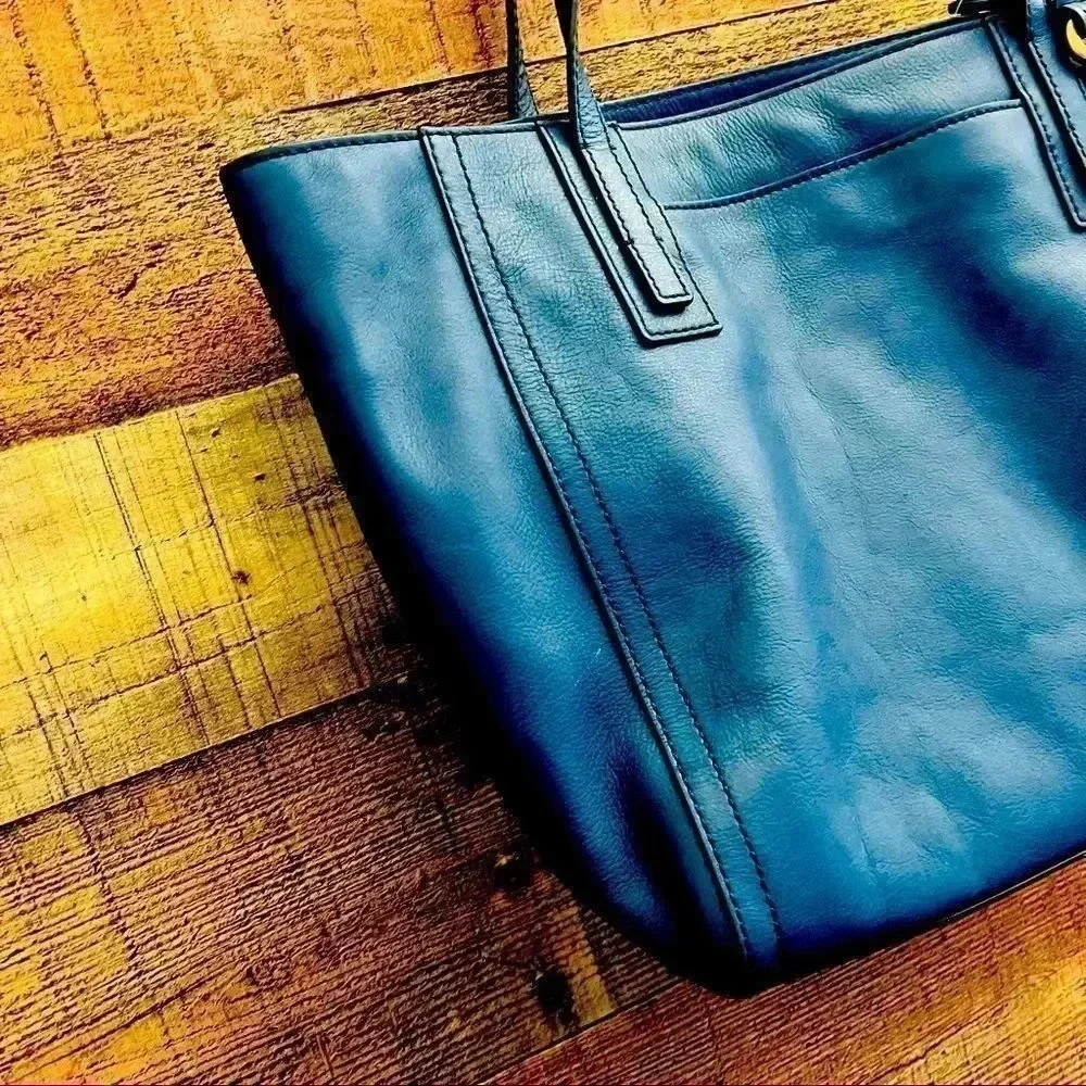 NWOT Fossil Emma Leather Blue Shoulder Tote